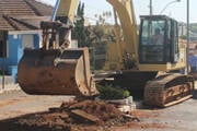 Prefeitura inicia a retirada do asfalto e canteiro central da av. Senador Montandon