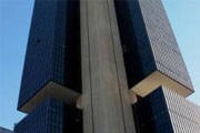 Débito não autorizado é a principal queixa de clientes de bancos e financeiras