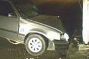 Jovem embriagado bate em poste na Dâmaso Drummond