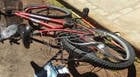Inabilitada ‘desmaia ao volante por alguns segundos’ e bate em ciclista