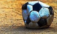 Motorista e adolescentes brigam por causa de bola