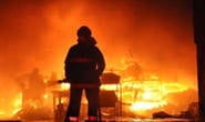 Incêndio em almoxarifado no Parque do Cristo
