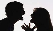Mulher dá marretada no marido durante discussão