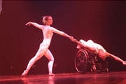 Uniaraxá amplia projeto de dança com cadeirantes