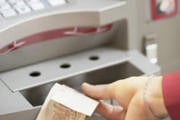 Aceita ajuda de desconhecido e perde R$ 500