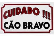 Autor solta cachorro em cima da mulher durante discussão