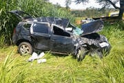 Motorista perde o controle e capota veículo na MG-452