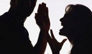 Com ciúmes homem furta celular da ex-namorada e a agride