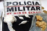Três homens são presos com crack e cocaína