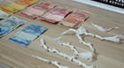 Menor e dois homens envolvidos com o tráfico tentam fugir da polícia