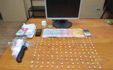 PM apreende 164 pedras de crack durante operação na Vila Estância