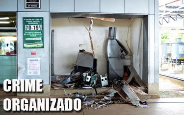 Bandidos explodem caixa eletrônico e fogem com dinheiro