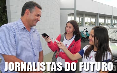 Estudantes do ensino médio entrevistam vereador