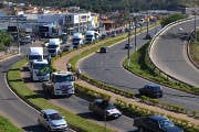 Carreata da 30ª Festa dos Motoristas atrai cerca de mil veículos