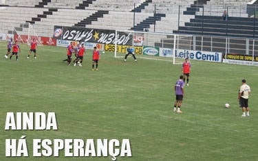 Flávio Lopes escala time ofensivo para sair da degola