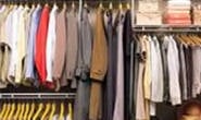 Adolescente agride mãe por causa de guarda-roupa