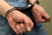 Homem é preso com sintomas de embriaguez portando uma faca
