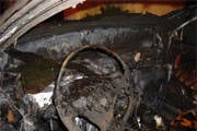 Carro é incendiado criminalmente