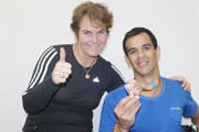 Assessora de Esportes recebe medalhista paraolímpico