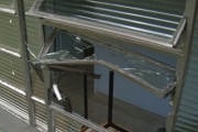 Materiais de limpeza pessoal são furtados de escola