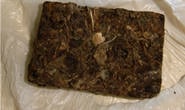 Jovem é preso com tablete de maconha