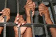 Menores são presos por tráfico de drogas