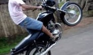 PM apreende menor que empinava moto na avenida Imbiara