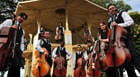 Teatro Municipal recebe orquestra de violoncelos