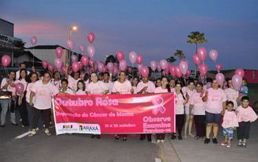 Caminhada do Outubro Rosa é sucesso em Araxá