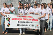 Associação realiza passeata no Dia Mundial contra o Câncer
