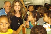 Empresária doa material escolar para entidade que atende crianças do Urciano