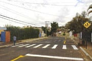 Asttran realiza pintura de sinalização na porta de escolas