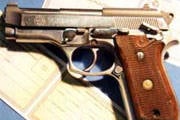 Polícia prende homem por porte ilegal de arma
