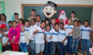 Militares iluminam o Natal de crianças carentes de escola municipal