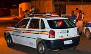 Jovem e adolescentes são flagrados tentando arrombar mercearia