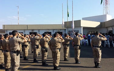 Polícia Militar recebe sessão cívica no 37º BPM