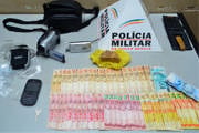 Jovem é preso com grande quantidade de crack e dinheiro