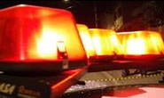 Bêbado ameaça esposa e clientes de bar com faca em punho