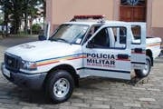 Furta objetos que estavam em garagem e vai preso durante fuga