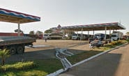 Funcionário de posto de gasolina é ameaçado durante o trabalho