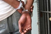 Rouba roupas no Centro e acaba preso