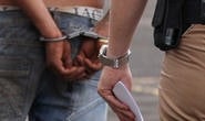 Jovens são presos com papelote de cocaína