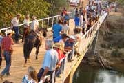 Aracely presente na inauguração da Ponte da Amizade sobre o Rio Samburá