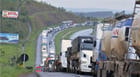 Caminhoneiros intensificam bloqueio de rodovias federais em seis Estados