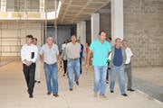 Prefeito visita obra do futuro shopping de Araxá