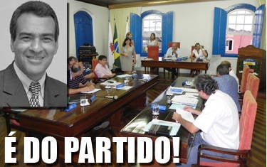 Roberto decide empossar suplente do partido