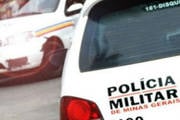 Jovem se aproveita de distração de atendente e furta blusas de frio