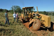 Secretaria de Des. Rural e IPDSA promovem recuperação ambiental em voçoroca