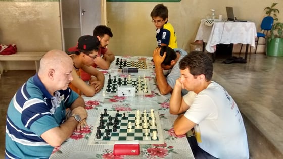 Lucas Cruvinel é campeão da 3ª etapa do Circuito Araxaense de Xadrez