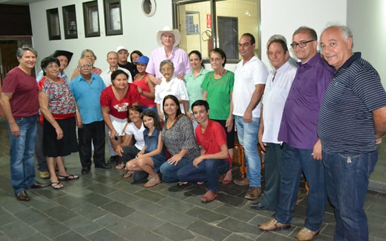 Sérgio Reis visita a Associação de Amparo as Pessoas com Câncer de Araxá